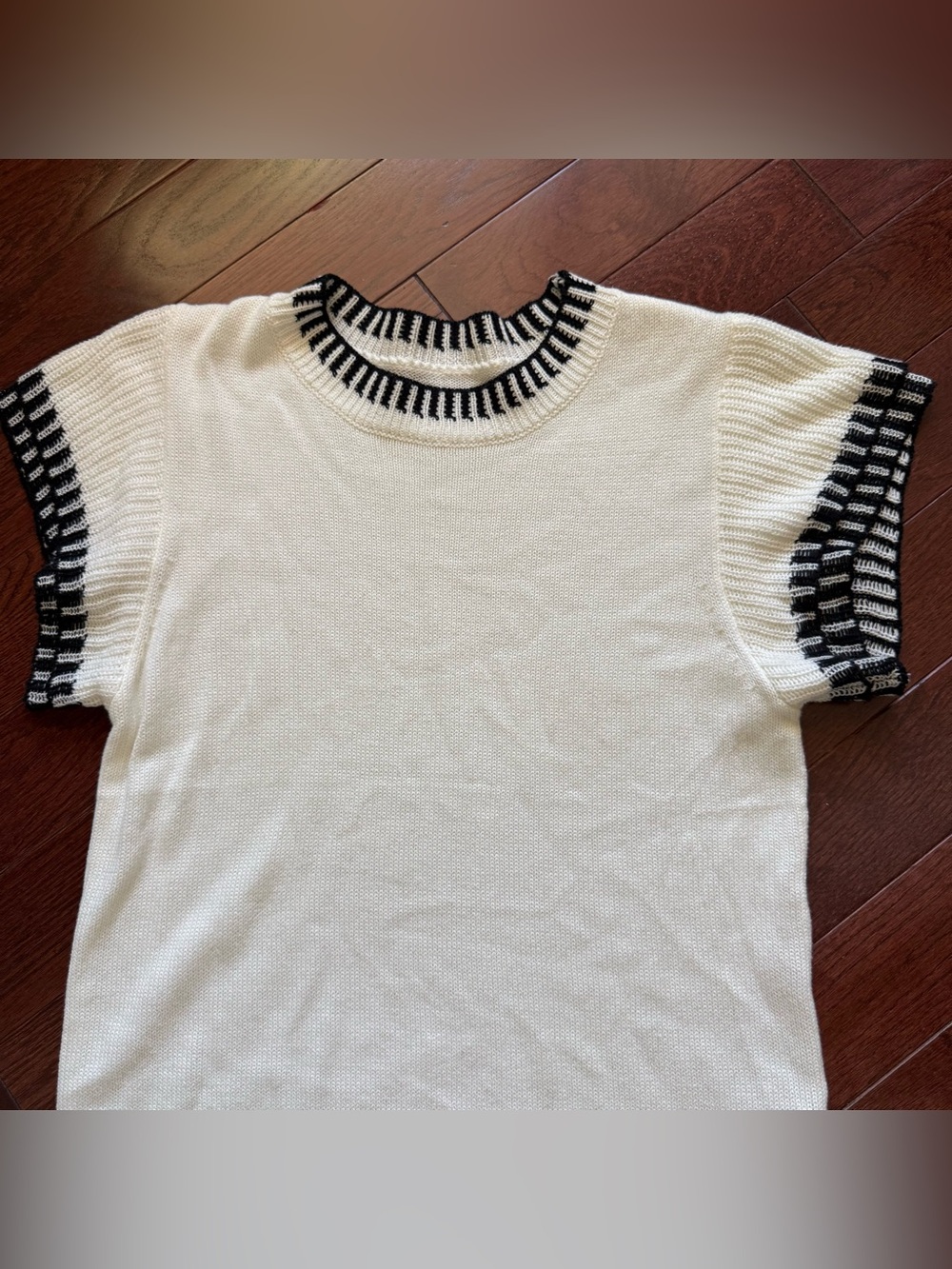 White and Black Short Tiered Sleeve Knit Top Women’s Size M NWOT Unbranded - Picture 3 of 6